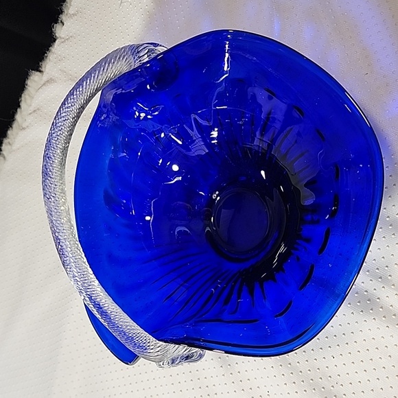 Romanian Art Hand Blown Cobalt Blue Glass Basket - Picture 4 of 10